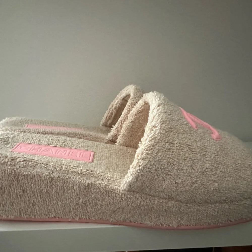 Chanel Blush and Pink Terrycloth Slides sz 41 - Picture 9 of 11